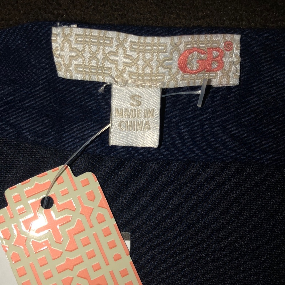 😍😍GB BRAND DARK DENIM MINI SKIRT W/ ZIPPER SIDE - Picture 3 of 9
